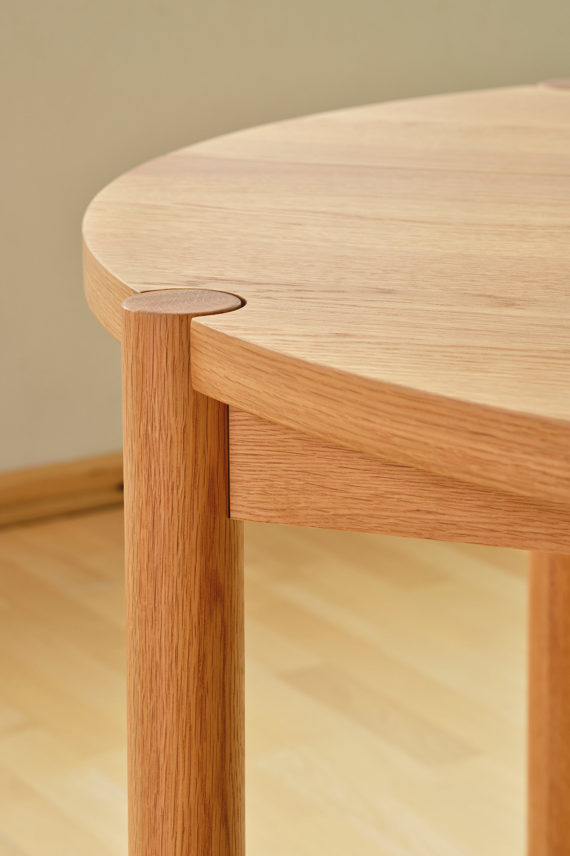 Owen kerek bővíthető tölgy étkezőasztal