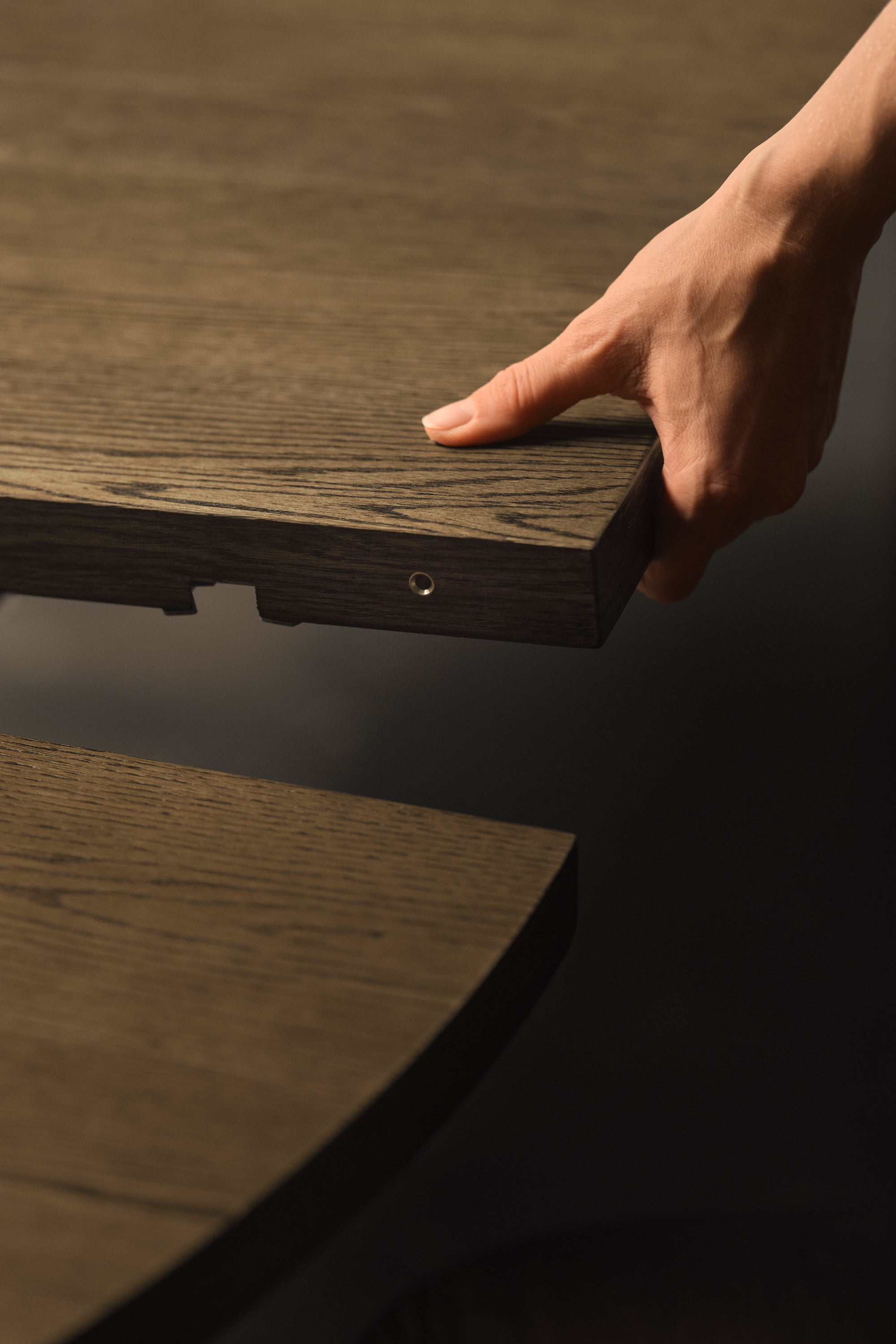 Owen kerek bővíthető égetett tölgy étkezőasztal