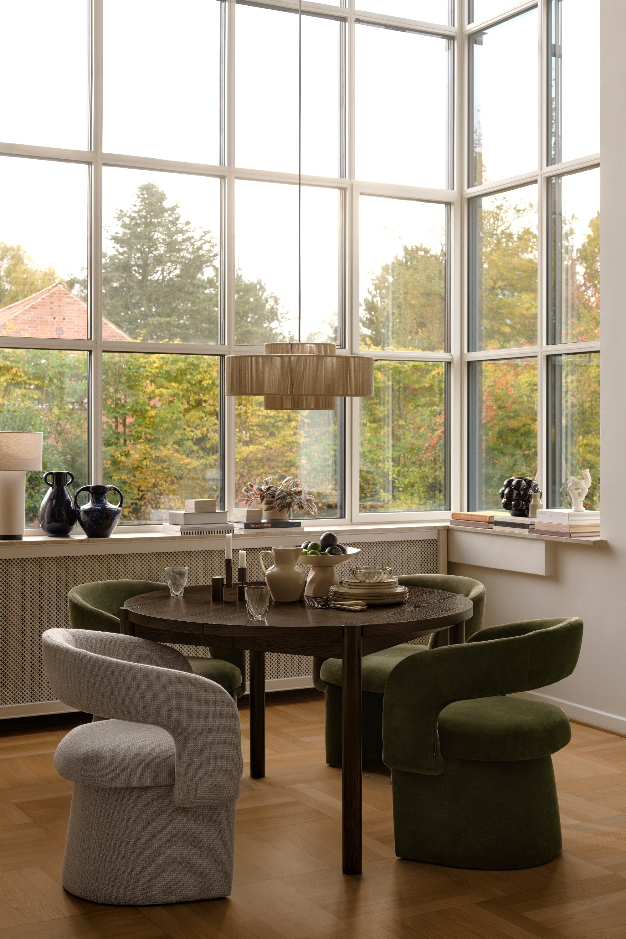 Owen kerek bővíthető égetett tölgy étkezőasztal