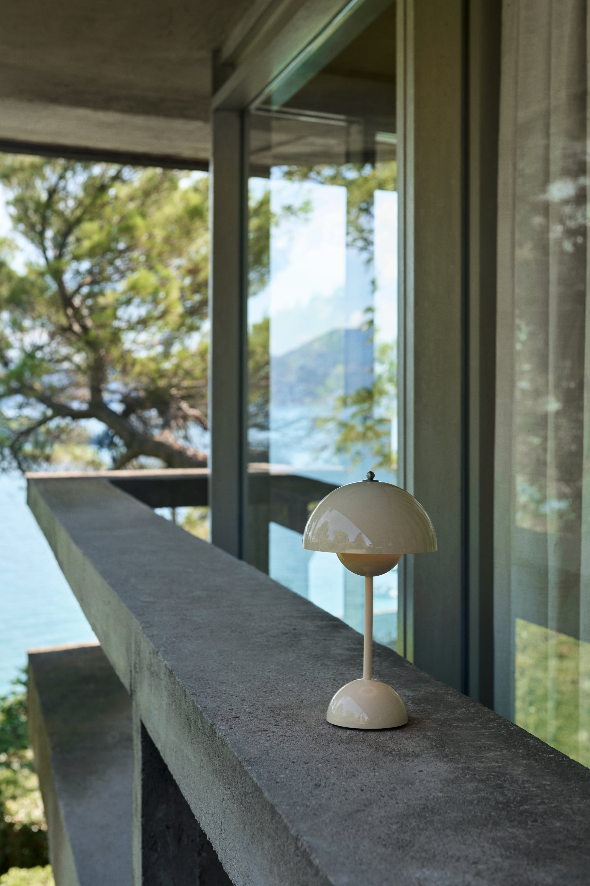 Flowerpot VP9 elefántcsont lámpa