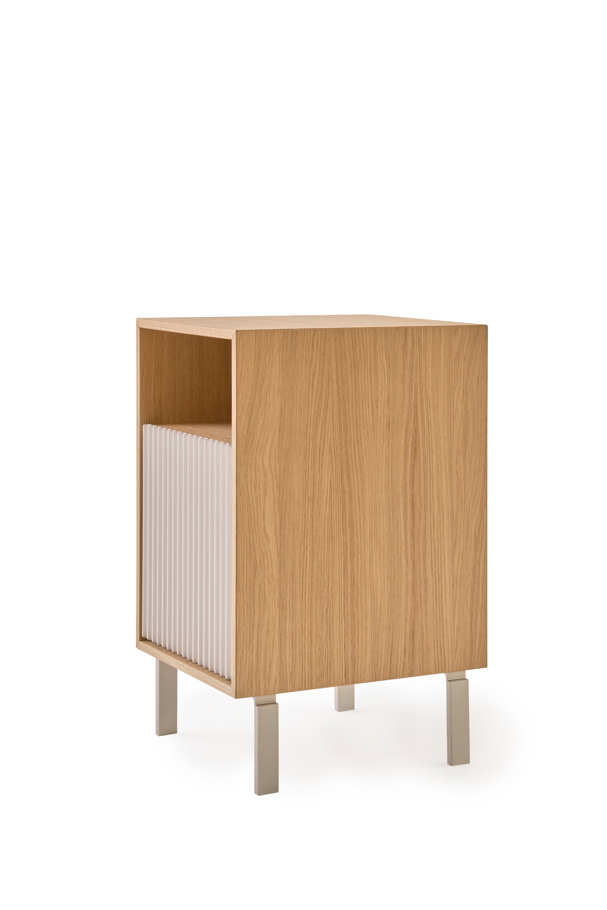 VIPP672 Bedside Table Light Oak