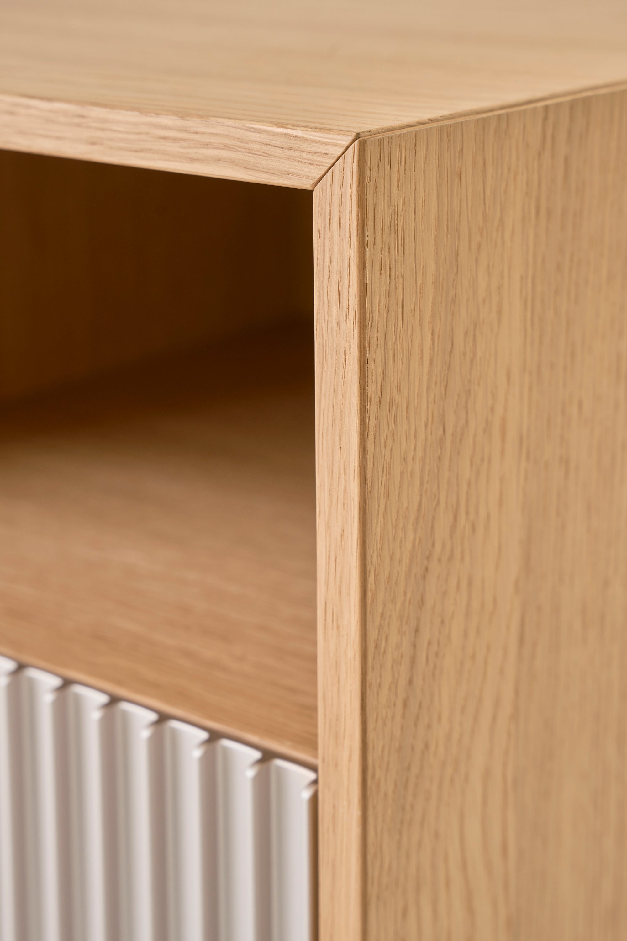 VIPP672 Bedside Table Light Oak