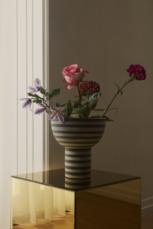 AYTM | VARIA váza, szürke | VARIA sculptural vase, ash | Solinfo Shop