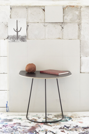 Muuto | Airy fekete fél dohányzóasztal | Airy coffee table half size black | Home of Solinfo