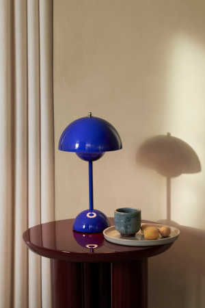 Flowerpot VP9 kobaltkék hordozható lámpa | Flowerpot VP9 cobalt blue | &Tradition | Home of Solinfo