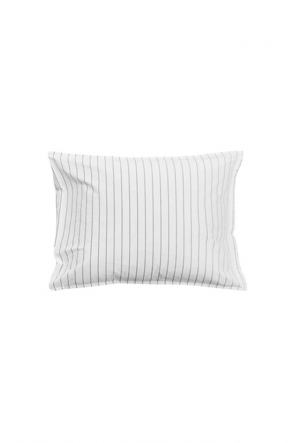 byNord | Dagny fehér párnahuzat 70 cm | Dagny pillowcase, snow w. coal 70 cm | Solinfo Shop