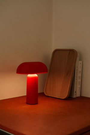 Normann Copenhagen | Porta piros hordozható lámpa | Porta Table Lamp Bright Red | Home of Solinfo