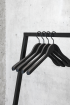 HAY | Soft vékony fekete vállfa szett nadrágtartóval | Soft Coat Hanger-Set of 4 w/ bar-Slim black | Home of Solinfo