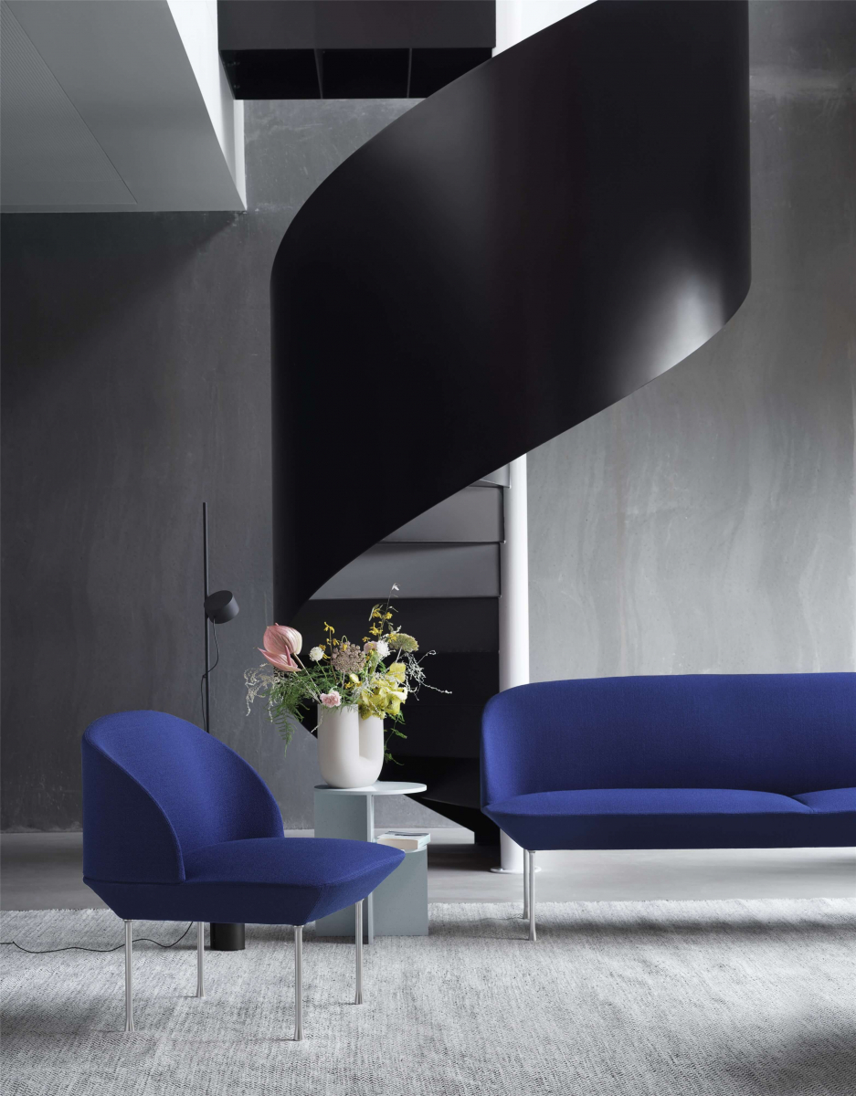 muuto_oslo-lounge-chair-3-seater-vidar-772-chrome-halves-table-post-floor-lamp-ply-rug-kink-vase.jpg