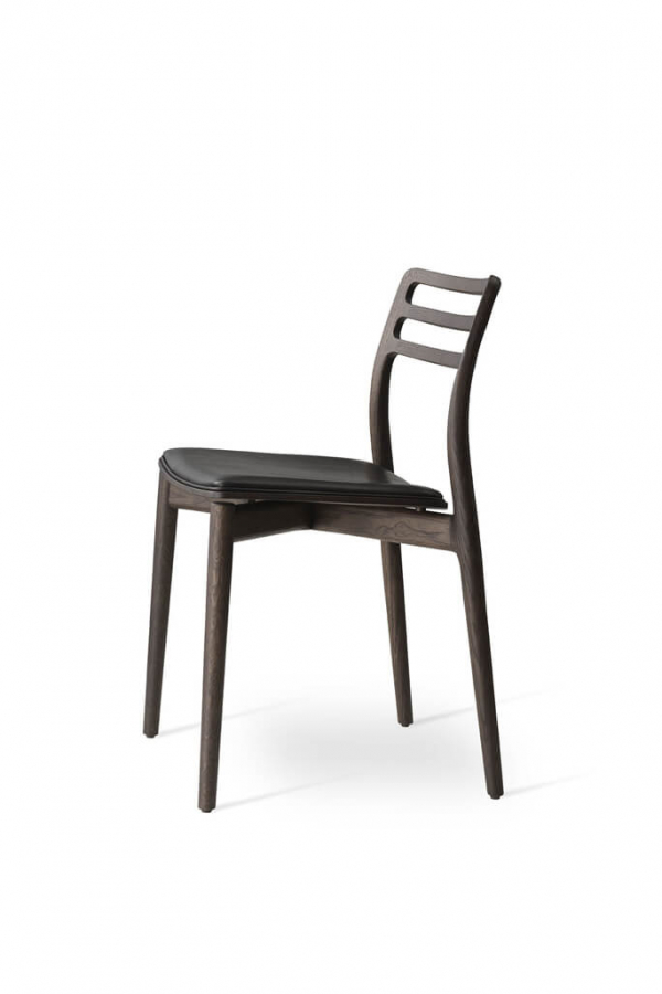 Vipp | VIPP481 Cabin fekete szék | VIPP481 Cabin chair black | Home of Solinfo