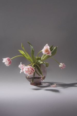 AYTM | Globe rózsaszín váza | Globe Rose Vase | Home of Solinfo