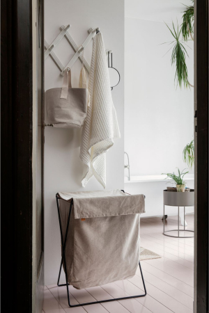 ferm LIVING | Herman szennyeskosár | Herman Laundry Stand | Home of Solinfo