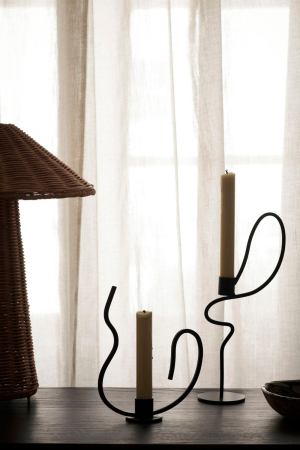 ferm LIVING | Valse alacsony fekete gyertyatartó | Valse Candle Holder Low Black | Home of Solinfo