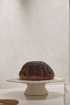 ferm LIVING |Fountain kínáló tál | Fountain Cake Stand Off-white | Home of Solinfo